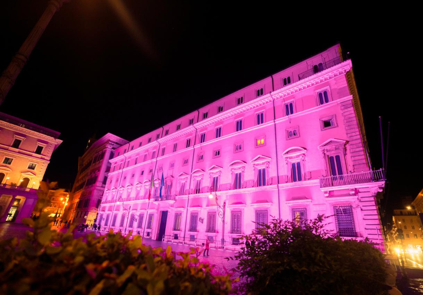 Prevenzione dei tumori al seno, Palazzo Chigi si illumina di rosa – www.governo.it