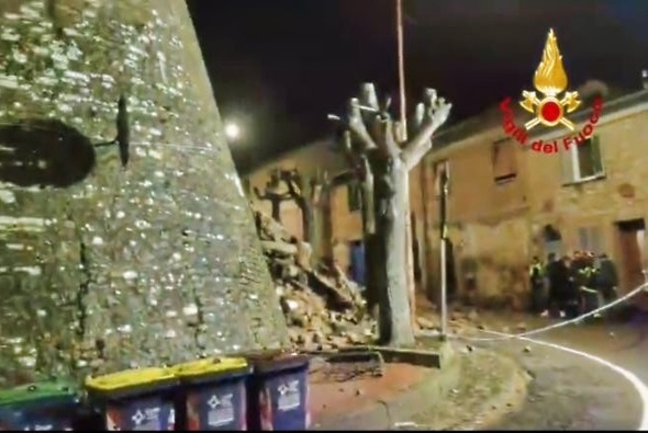 Fabro, crollo delle mura del Castello: il sistema di monitoraggio ha permesso l’allerta anticipata. Presidente Proietti: “La prevenzione ha evitato possibili conseguenze gravi” – www.regione.umbria.it