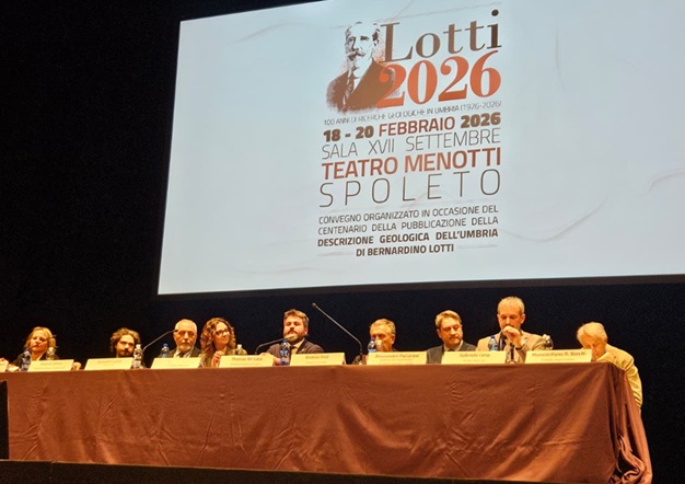 Geologia e cartografia, l’assessore regionale all’Ambiente Thomas De Luca presente al teatro Menotti di Spoleto per il convegno dedicato ai 100 anni della “Descrizione geologica dell’Umbria” di Bernardino Lotti. “Lavoriamo per dotare l’Umbria di una legge che garantisca risorse stabili contro frane e dissesti” – www.regione.umbria.it