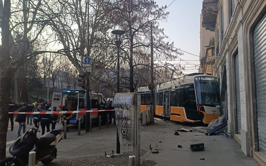 Milano tram deragliato, Bertolaso: Areu in campo 19 mezzi – www.lombardianotizie.online