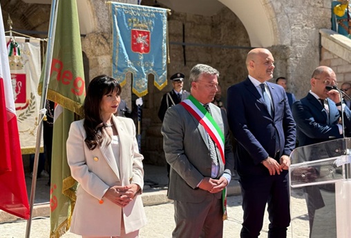 Ricostruzione, inaugurato a Norcia il Palazzo comunale. Commissario Castelli e presidente Proietti: “Simbolo di rinascita e modello di sicurezza sismica” – www.regione.umbria.it