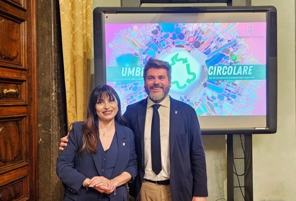 Umbria dallo smaltimento all’economia circolare, presentato il percorso di partecipazione sulla nuova legge economia circolare e sull’aggiornamento del piano rifiuti. Proietti e De Luca: “La gestione dei rifiuti non deve più essere un problema, ma una risorsa capace di generare valore” – www.regione.umbria.it