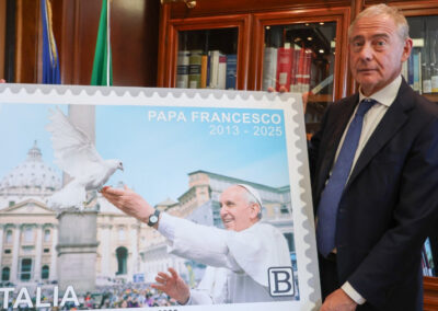presentato francobollo dedicato a Papa Francesco, nel primo anniversario della scomparsa – www.mimit.gov.it