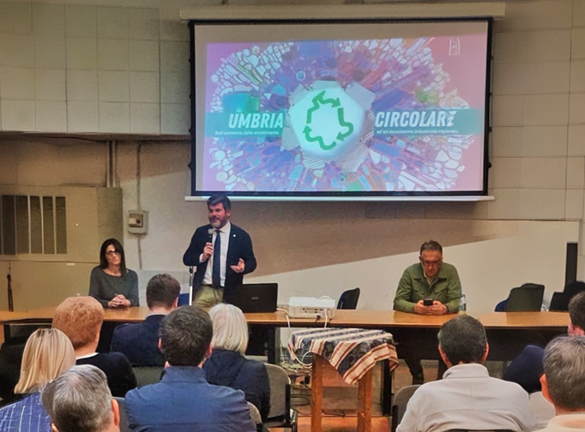 Umbria Circolare: a Spoleto il primo passo verso un futuro senza inceneritori. L’assessore De Luca: “Rifiuti non più emergenza, ma risorsa di valore. Il nuovo paradigma punta con decisione sulla raccolta differenziata, sulla qualità del recupero e sulla riduzione del rifiuto residuo indifferenziato” – www.regione.umbria.it